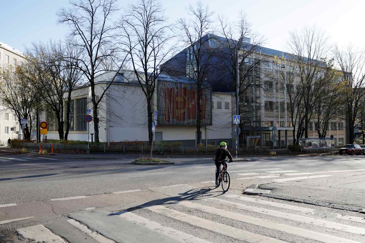 https://images.cdn.yle.fi/image/upload/ar_1.5,c_fill,g_faces,h_424,w_636/dpr_2.0/q_auto:eco/f_auto/fl_lossy/v1730201067/39-13709406720b97bc39f9