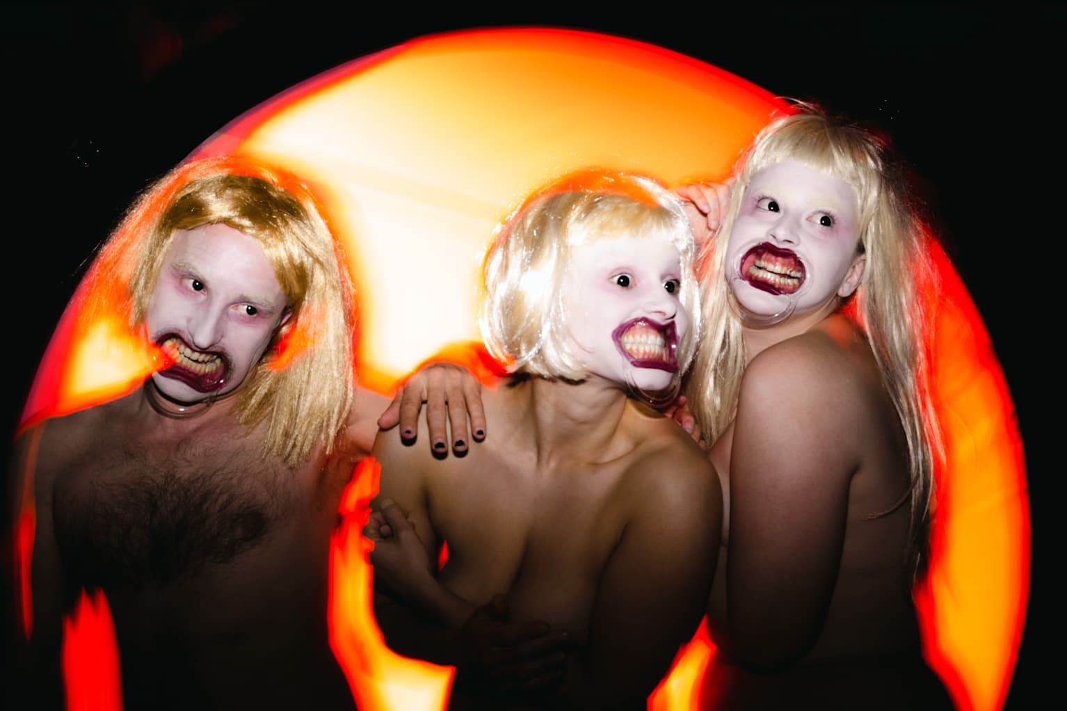 På teaterscenen gottar sig Glitcher i allt det mörka och snaskiga vi  älskar: ”Popkultur är lite syndigt” | Kultur | Svenska Yle