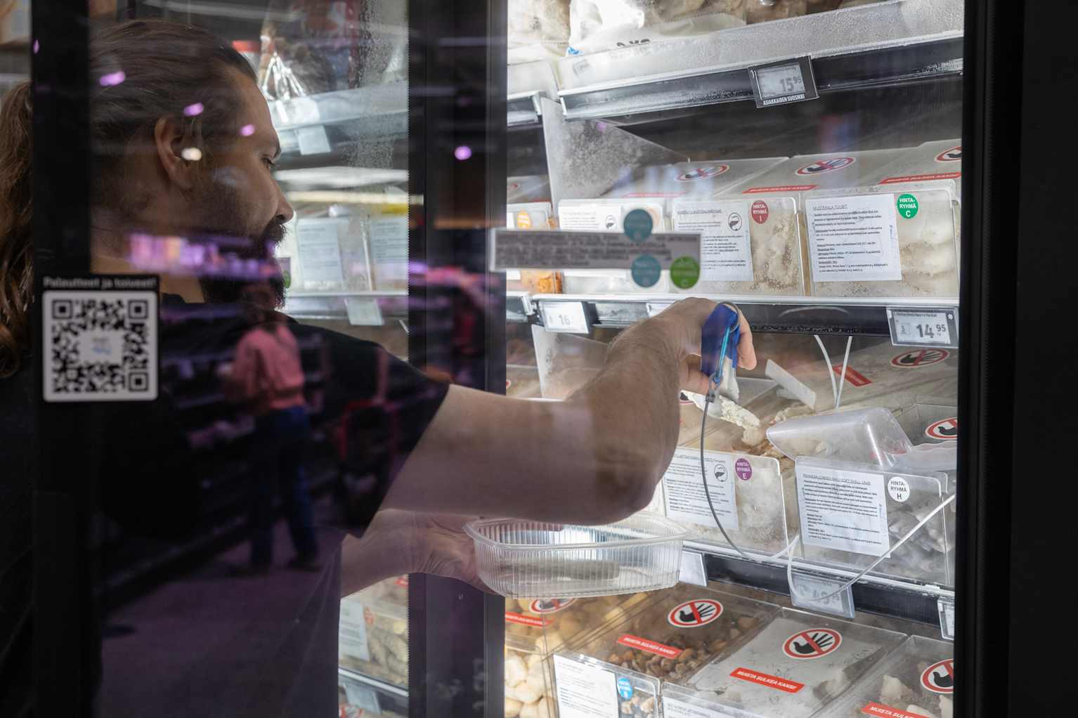 Samu Pitkänen selecting loose frozen shrimp