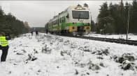 Uutisvideot: Armeijan maasto-ajoneuvo ja juna törmäsivät Raaseporissa