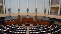 Kuvassa eduskunnan suuri sali, jossa harvakseltaan kansanedustajia