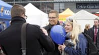 Eurooppa- ja ulkomaankauppaministeri, kokoomuksen eurovaaliehdokas Alexander Stubb poseerasi Helsingin Narinkkatorilla kokoomuksen Eurooppa-päivän tapahtumassa 9. toukokuuta.