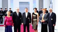 Former President Martti Ahtisaari and his wife Eeva join President Sauli Niinistö and his wife Jenni Haukio and Former President Tarja Halonen and her husband Pentti Arajärvi. 