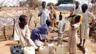 Vesikaivo Sudanissa, lapsia.