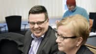 Jari Aarnio ja Riitta Leppiniemi Helsingin käräjäoikeudessa.