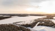 Ilmakuva Näätäaavan alueesta.  Kuva on otettu talvella, joten maisema on luminen. Alueella on myös metsää.