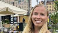 Urheilupsykologian asiantuntija Susanna Leppälä hymyilee kameralle Tampereen Kesäkeitaalla.