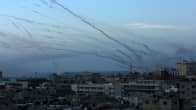 Näkymä raketteista taivaalla, joita palestiinalaiset ampuivat vastauksena Israelin ilmaiskuihin.
