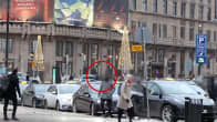 Kuvassa näkyy Helsingin rautatieaseman taksitolpalla oleva "sisäänheittäjä". Hänet on ympyröity salaa ja etäältä kuvatusta videosta.