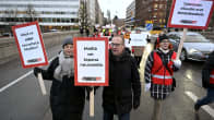 Photo shows workers from the SAK and PAM unions during a demonstration in Helsinki in November 2023.