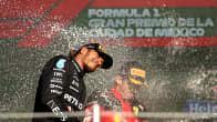 Lewis Hamilton ja Charles Leclerc viime vuonna Meksikon GP:ssä.