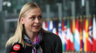 Ulkoministeri Elina Valtonen puhui medialle Brysselissä Naton päämajassa.