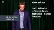 Yle Uutiset Häme: Pelkäätkö puhua yleisön edessä? Katso brittiammattilaisen videovinkit vakuuttavaan kehonkieleen