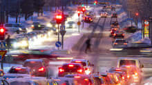 Liikennettä Oulun Limingantullissa.