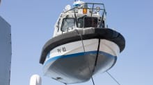 Loviisan edustalla juhannuspäivänä karille ajanutta ja uponnutta merivartiovene PV 183 nostetaan Keipsalon itäisellä selällä 24. kesäkuuta.