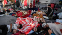 Kodittomat Moriasiirtolaiset nukkuivat bensa-asemalla 11. syyskuuta.