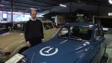 Automuseon johtaja Ilkka Ruohonen ja ensimmäinen Saab 96.