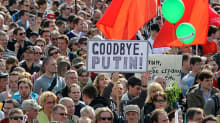 Opposition kannattajat osoittavat mieltään Moskovassa.