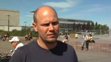 Kansalaisaktiivi, vasemmistonuorten ex-puheenjohtaja Dan Koivulaakso pitää itseensä kohdistunutta kaasuhyökkäystä poliittisena ja epäilee äärioikeistolaisia motiiveja. 