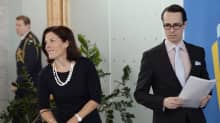 Ruotsin puolustusministeri Karin Engström ja Suomen puolustusministeri Carl Haglund tapasivat Helsinki-Vantaan lentokentällä 6. toukokuuta 2014.