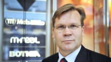 Keskon seuraavaksi toimitusjohtajaksi valittiin diplomi-insinööri Mikko Helander. Halander toimii tällä hetkellä Metsä Boardin toimitusjohtajana.