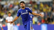 Chelsean Diego Costa tuulettaa maaliaan.