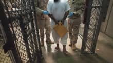 Vankia siirretään Guantanamo Bayssä.