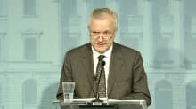 Olli Rehn tiedotustilaisuudessa 30. kesäkuuta 2015.