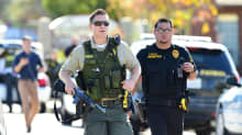 Poliiseja ampumispaikalla San Bernardinossa keskiviikkona.