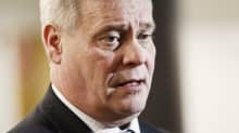 SDP:n puheenjohtaja Antti Rinne eduskuntaryhmän ylimääräisen ryhmäkokouksen jälkeen 4. joulukuuta 2015.