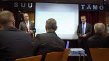 Kemin kaupunginjohtaja Tero Nissinen ja Kaidi Finlandin toimitusjohtaja Pekka Koponen esittelivät biojalostamosuunnitelmiaan Kemissä.