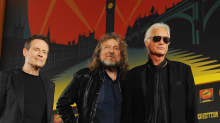 John Paul Jones, Robert Plant ja Jimmy Page. Taustalla piirroskuva Lontoosta.