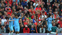 Manchester Cityn pelaajat juhlivat maalia.