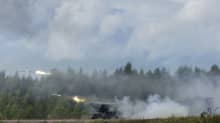 Kuvassa tulitetaan lavetilta Zapad 2017 -harjoituksessa Lugassa Pietarin eteläpuolella. 
