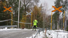 Torstaiaamuna 26.10.2017 puolustusvoimien ajoneuvo ja henkilöjuna kolaroivat tässä vartioimattomassa tasoristeyksessä.