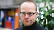 Ikkkuna-kolumnisti kirjailija Roope Lipasti.