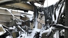 Vauhti Speedin suksivoidetehtaan tulipalossa Joensuussa tuhoutuivat yrityksen tuotantotilat. Kuvassa lumiset rauniot ennen raivausta.
