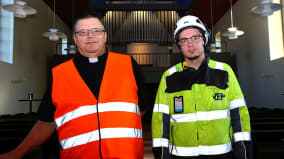 Lääninrovasti, kirkkoherra Simo Lampela ja rakennusmestari Veli-Matti Ahokas.