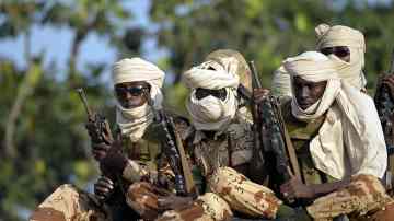 Joukko tšadilaisia sotilaita valokuvattuna Banguissa, Keski-Afrikan tasavallassa 4. huhtikuuta.