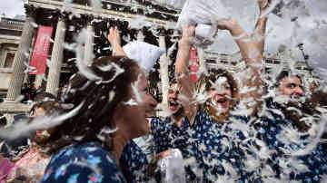 Kansainvälistä tyynysotapäivää vietettiin Lontoon Trafalgar-aukiolla 5. huhtikuuta.