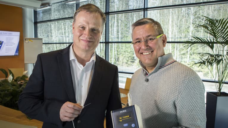 Injeqin toimitusjohtaja Rami Lehtinen (vas.) ja hallituksen puheenjohtaja Tommi Rasila.