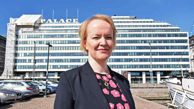 EK:n johtava asiantuntija Satu Räsänen.