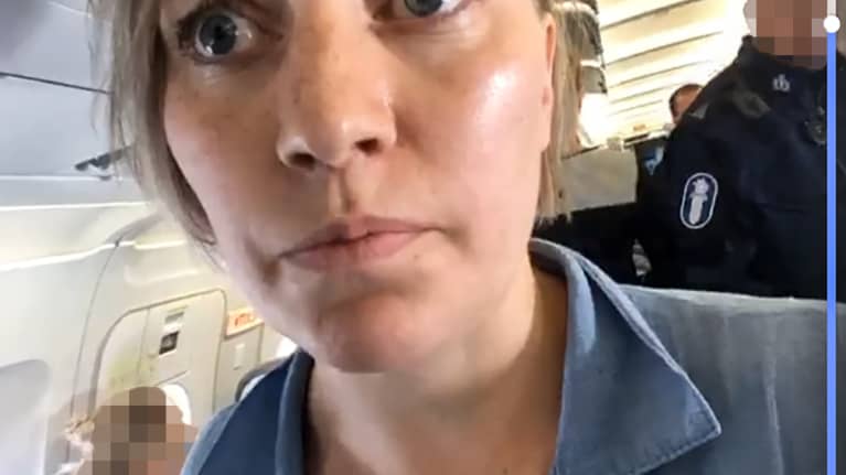 Aino Pennanen lentokoneessa