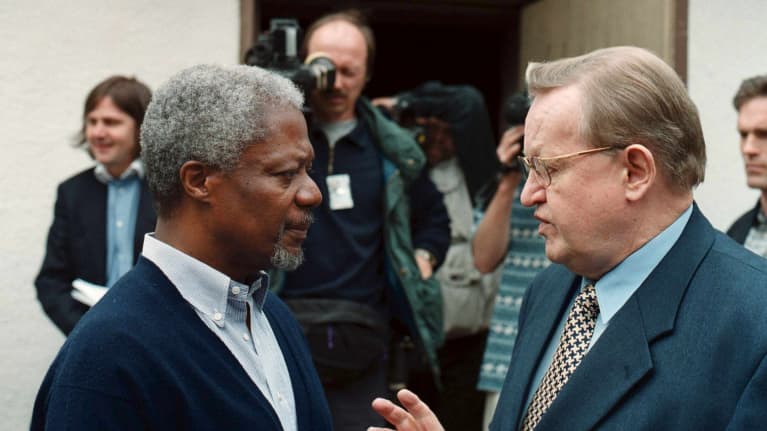 Kofi Annan ja Martti Ahtisaari Tukholmassa toukokuussa 1999.
