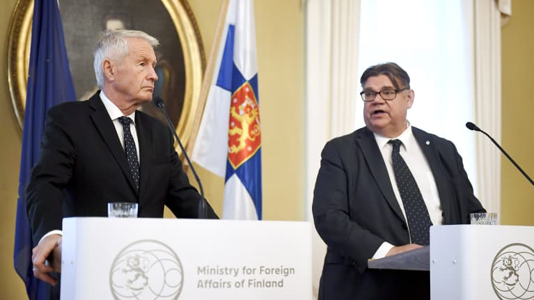 Euroopan neuvoston pääsihteeri Thorbjörn Jagland ja Timo Soini lehdistötilaisuudessa 8. marraskuuta.