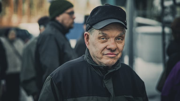 Martti Luopa Äänekosken Tokmannin avajaisissa.