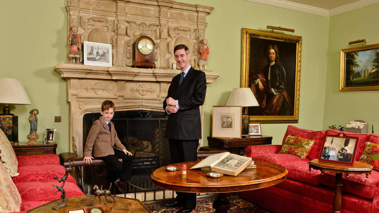 Jacob Rees-Mogg ja hänen poikansa Peter vuonna 2014.