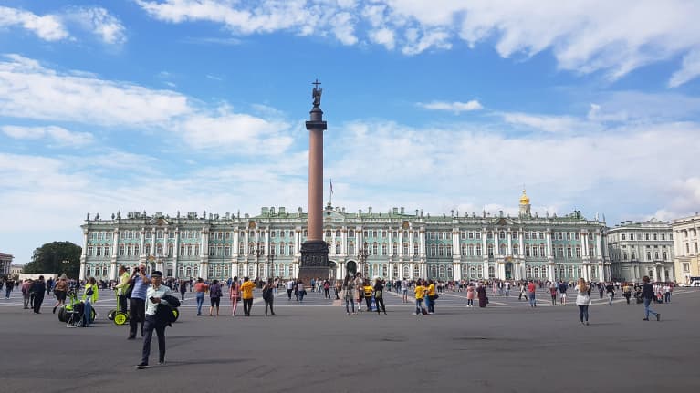 Pietarin nähtävyydet houkuttelevat miljoonia turisteja joka vuosi.