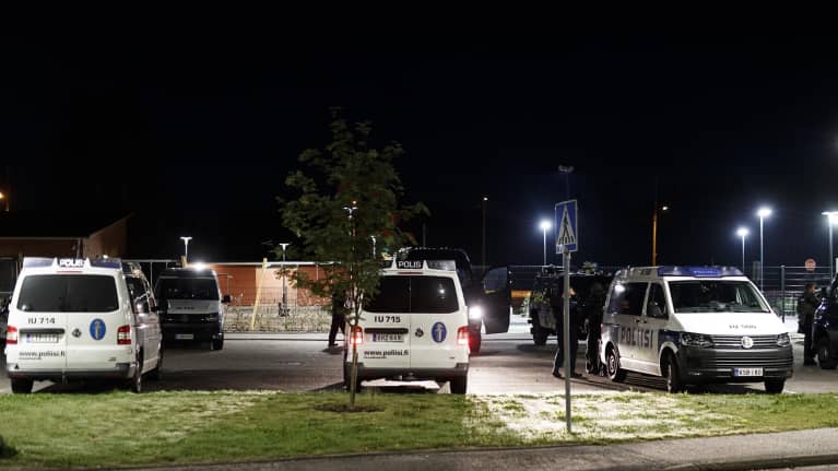 Poliisin mukaan ammuskelun tapahtumapaikka on eristetty tutkinnan vuoksi.