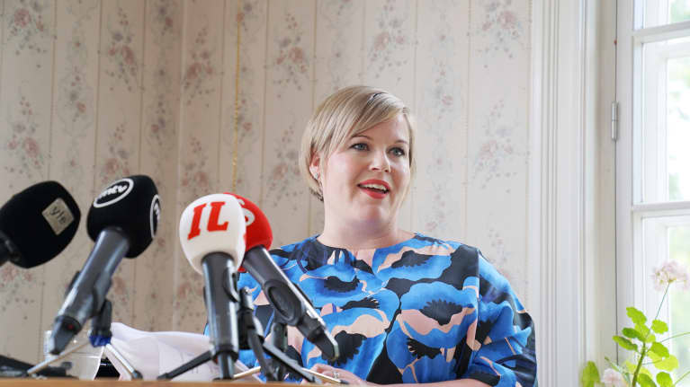Annika Saarikko perusteli torstaina puheenjohtajakisaan lähtöään: ”En halua olla ihminen, joka jää nurkkapöytään jupisemaan.”